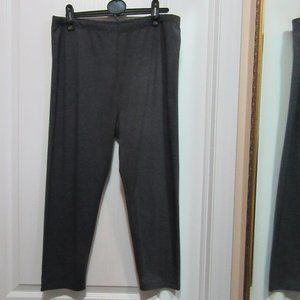 New Boutique Dark Grey Capri Leggings size 2X